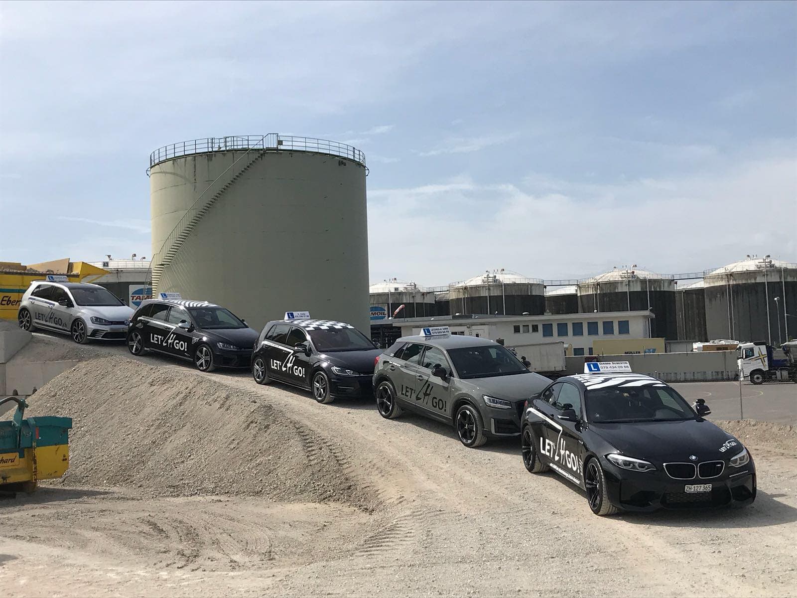 Fahrzeuge und Team von Let'ZHgo