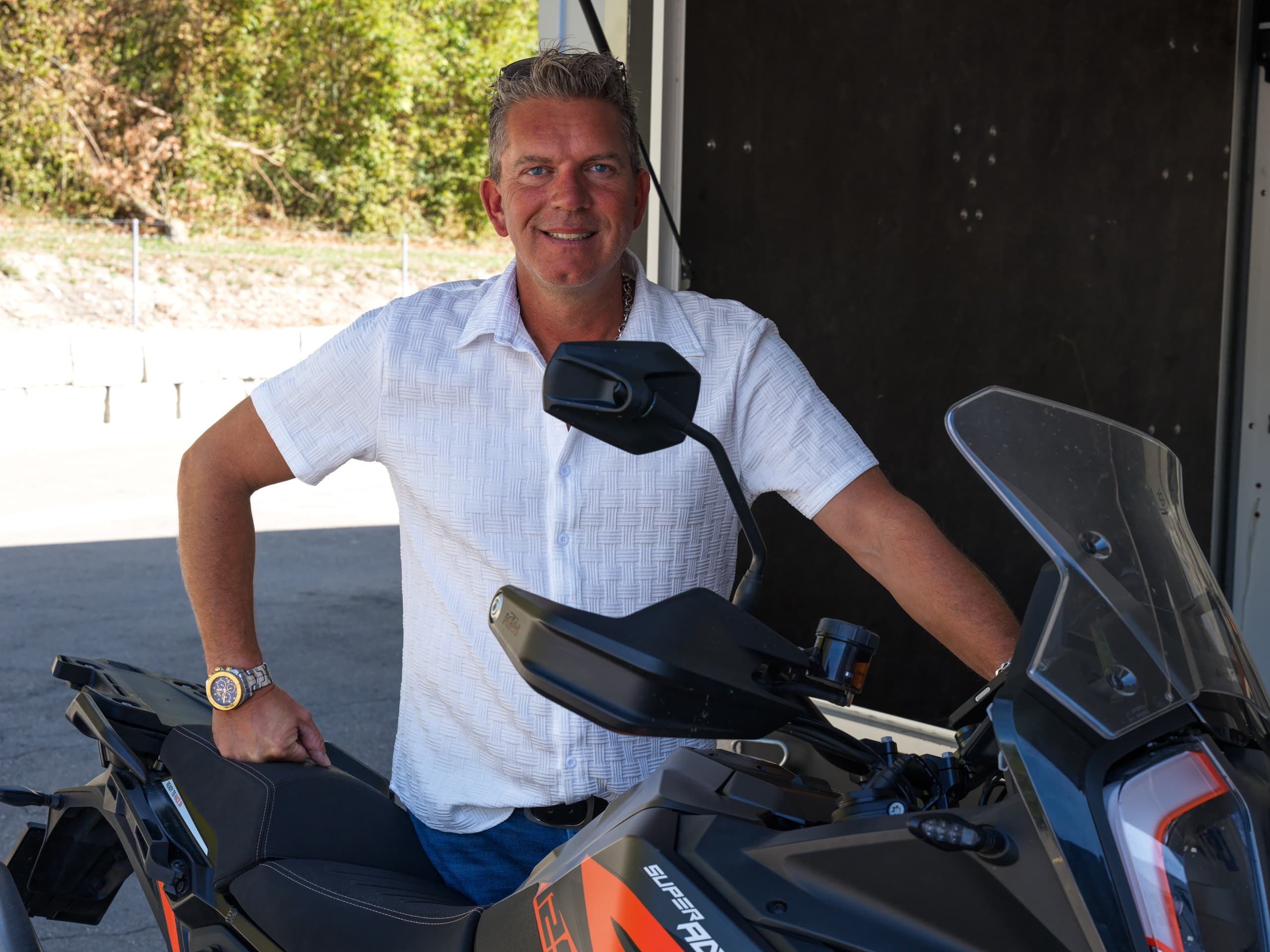 Gianni Sebestin mit Motorrad