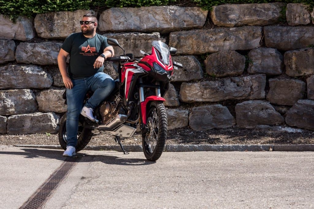 Tomi Caleta mit Motorrad